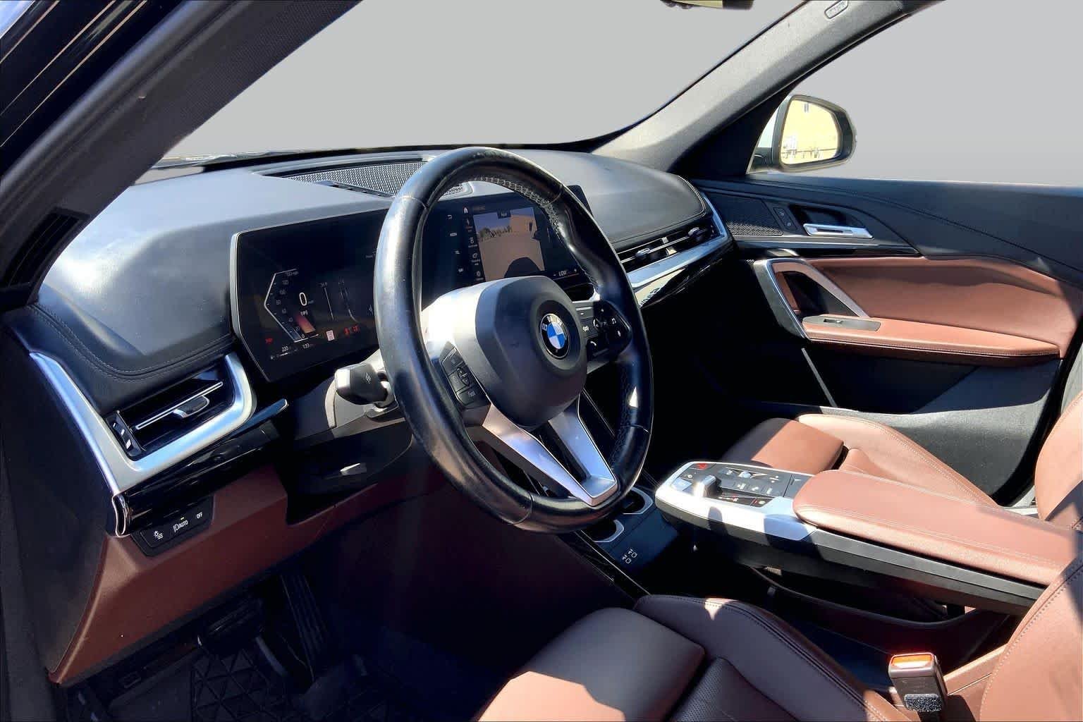 Used 2023 Black Sapphire Metallic BMW xDrive28i image 17