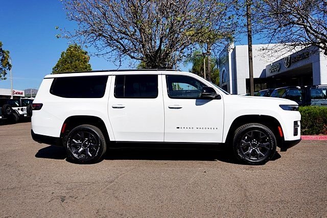 New 2026 Bright White Clear-Coat Exterior Paint Jeep Limited Altitude image 7