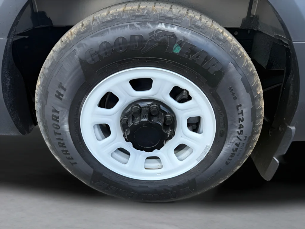 Used 2024 White BrightDrop 240HP image 27