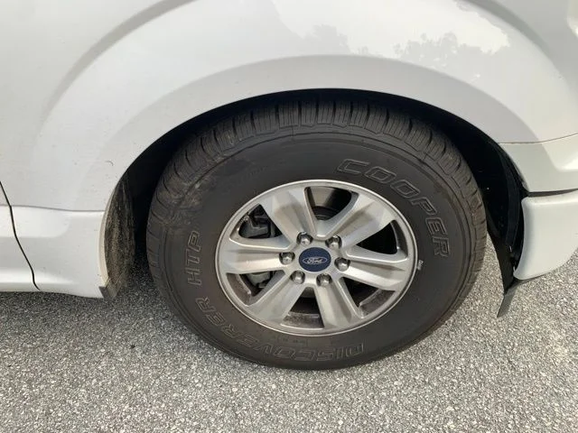 Used 2019 White Ford XL image 9