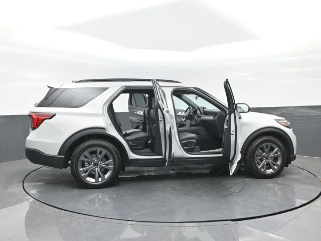 New 2027 Avalanche Gray Ford Active image 29