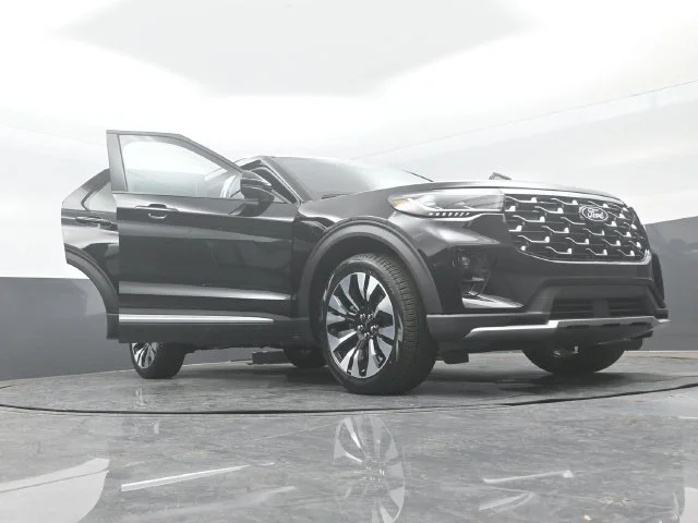 New 2027 Agate Black Metallic Ford Platinum™ image 31