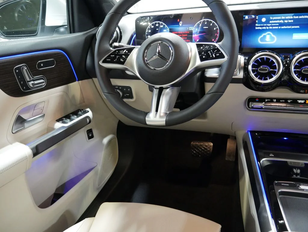 Certified Used 2026 Polar White Mercedes-Benz GLB 250 image 38