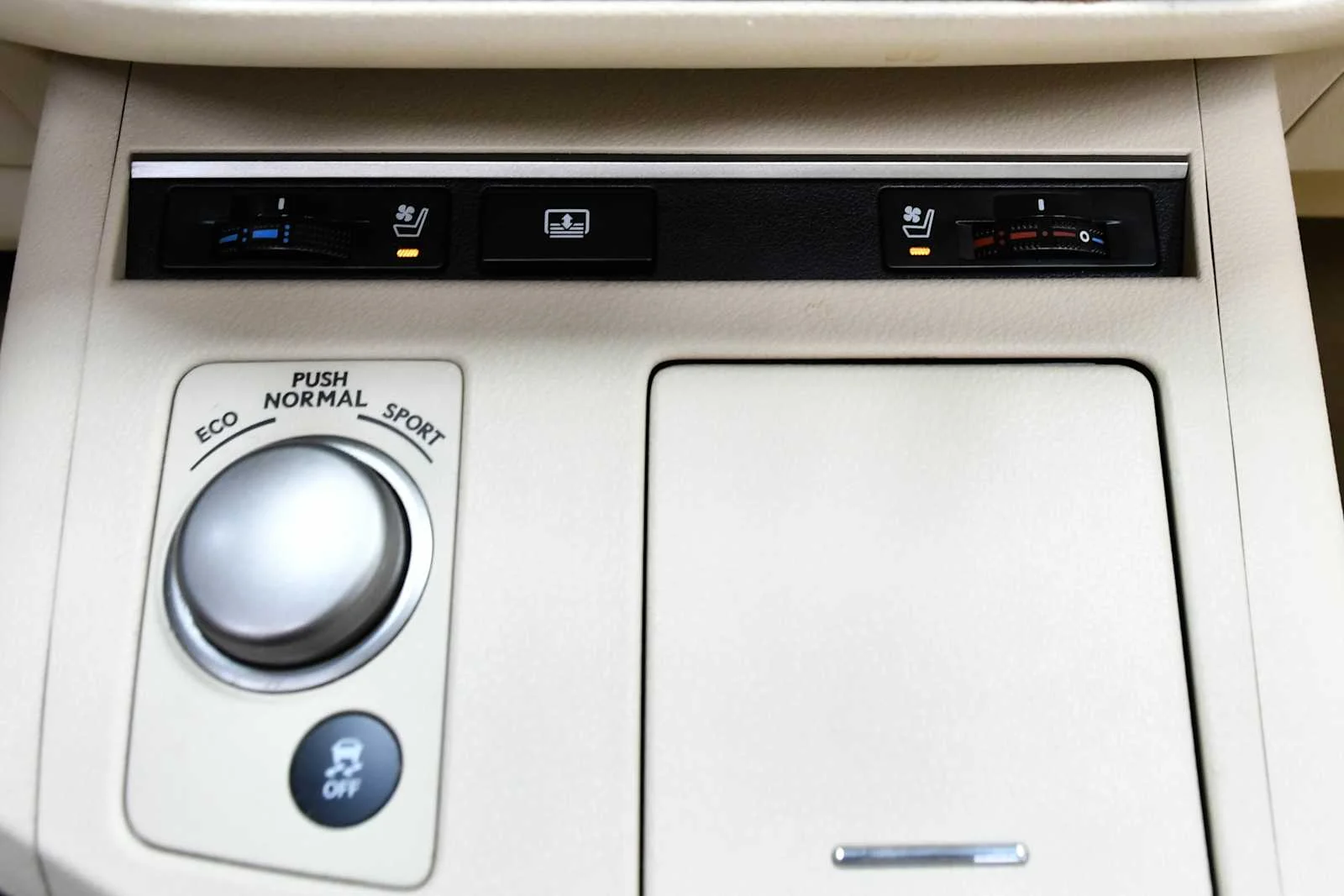 Used 2015 Starfire Pearl Lexus  image 22