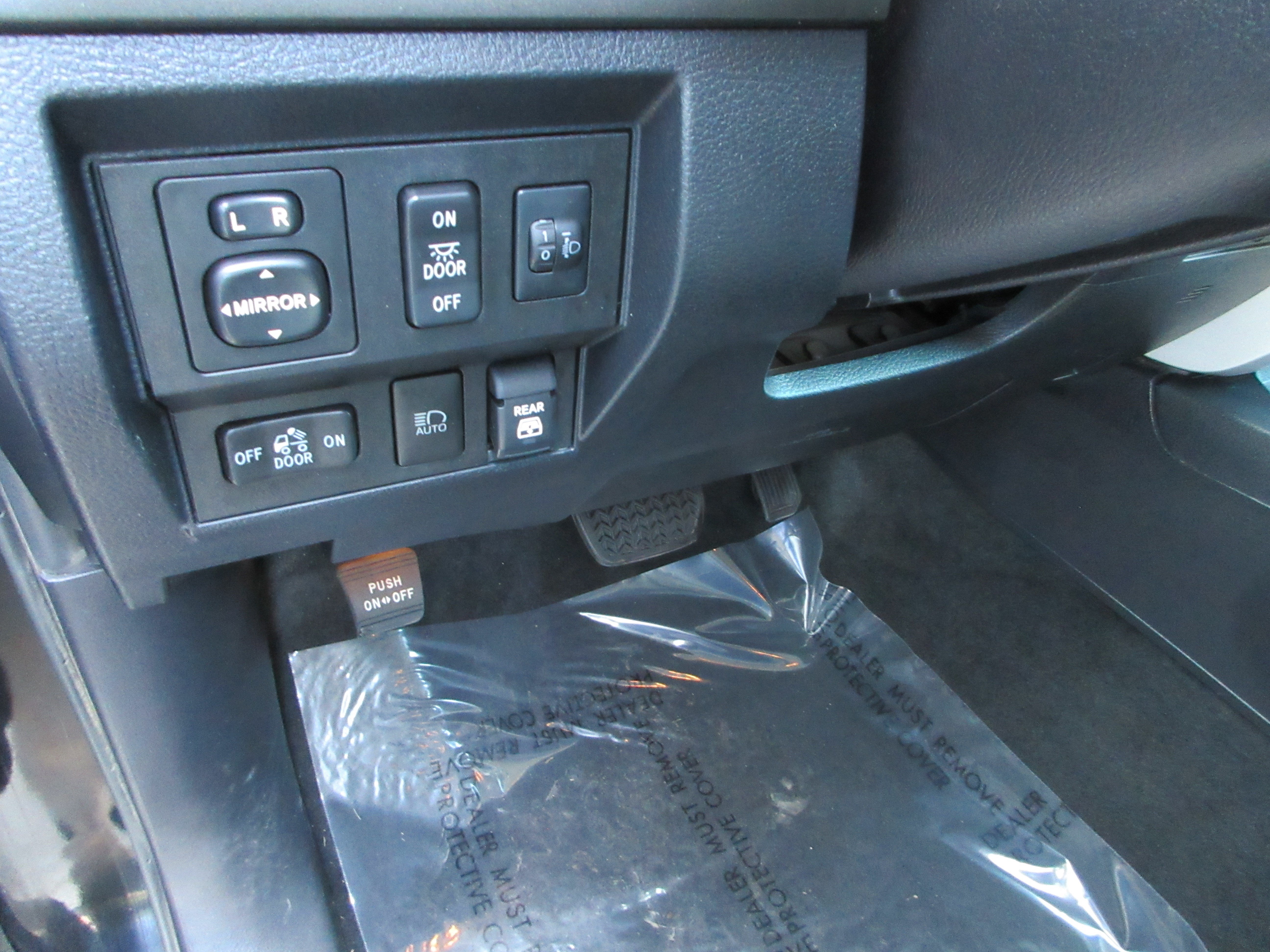 Used 2019 Midnight Black Metallic Toyota SR5 image 27