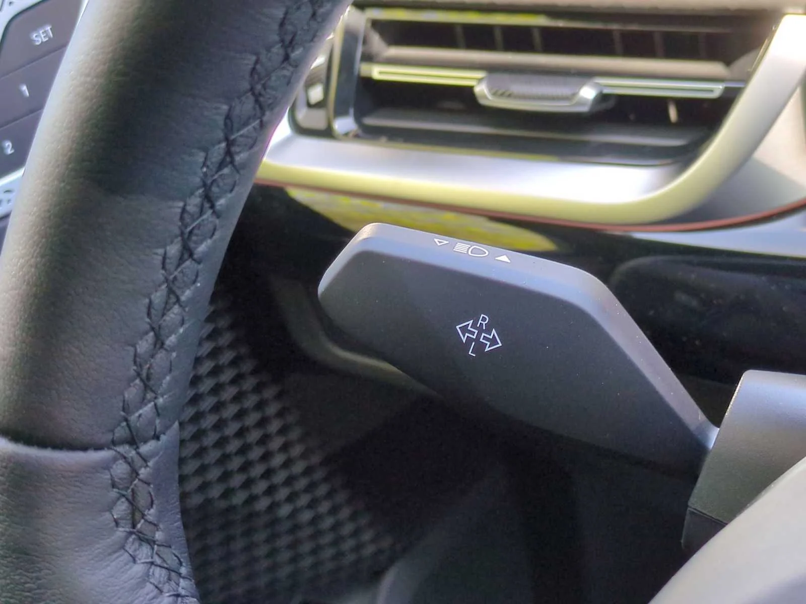 2025 BMW X2 28i - Photo 29
