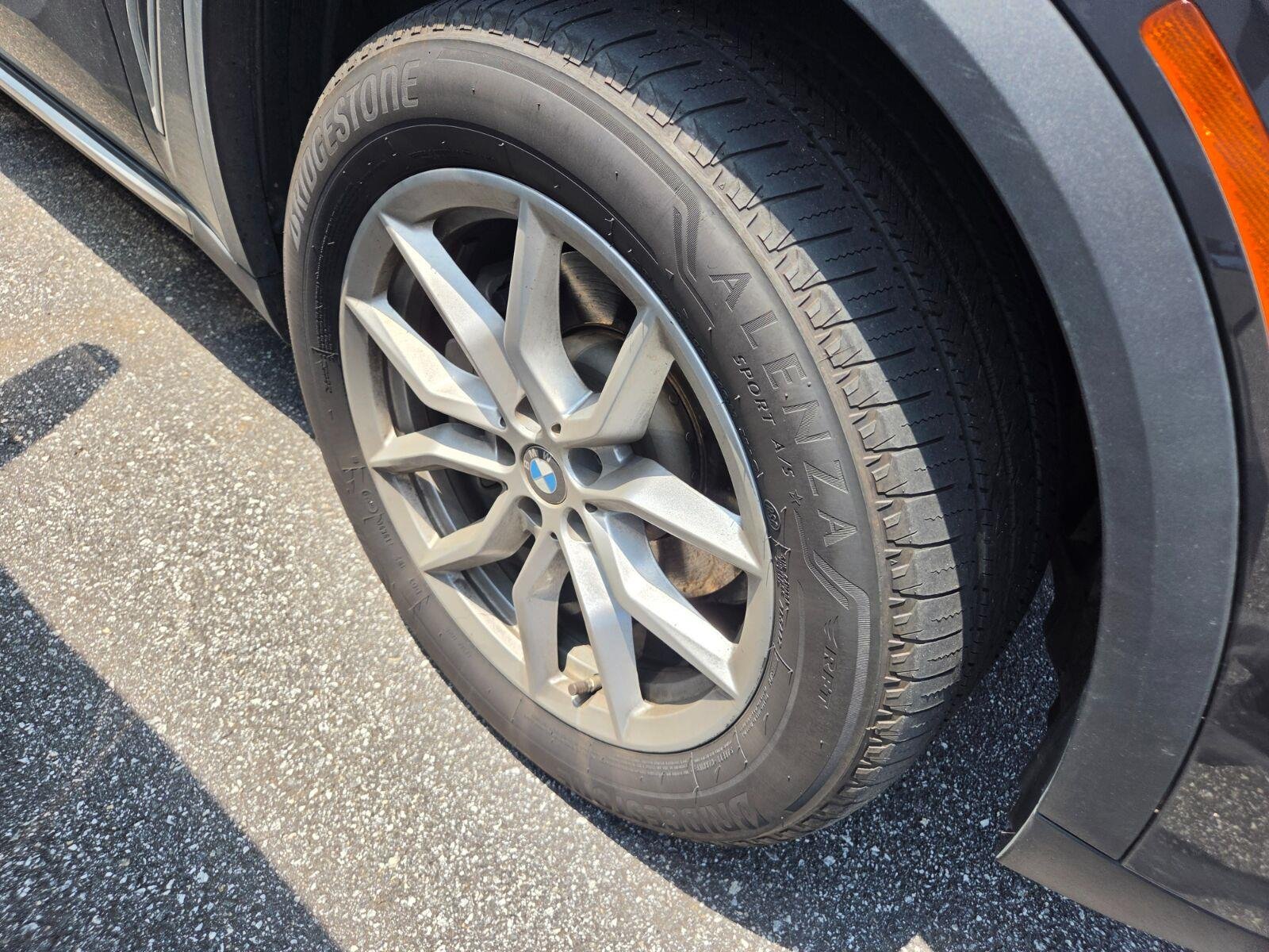 Used 2019 Grey BMW xDrive40i image 4
