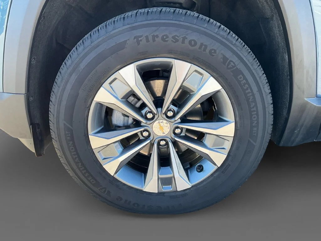 Used 2025 Lakeshore Blue Metallic Chevrolet LT image 15