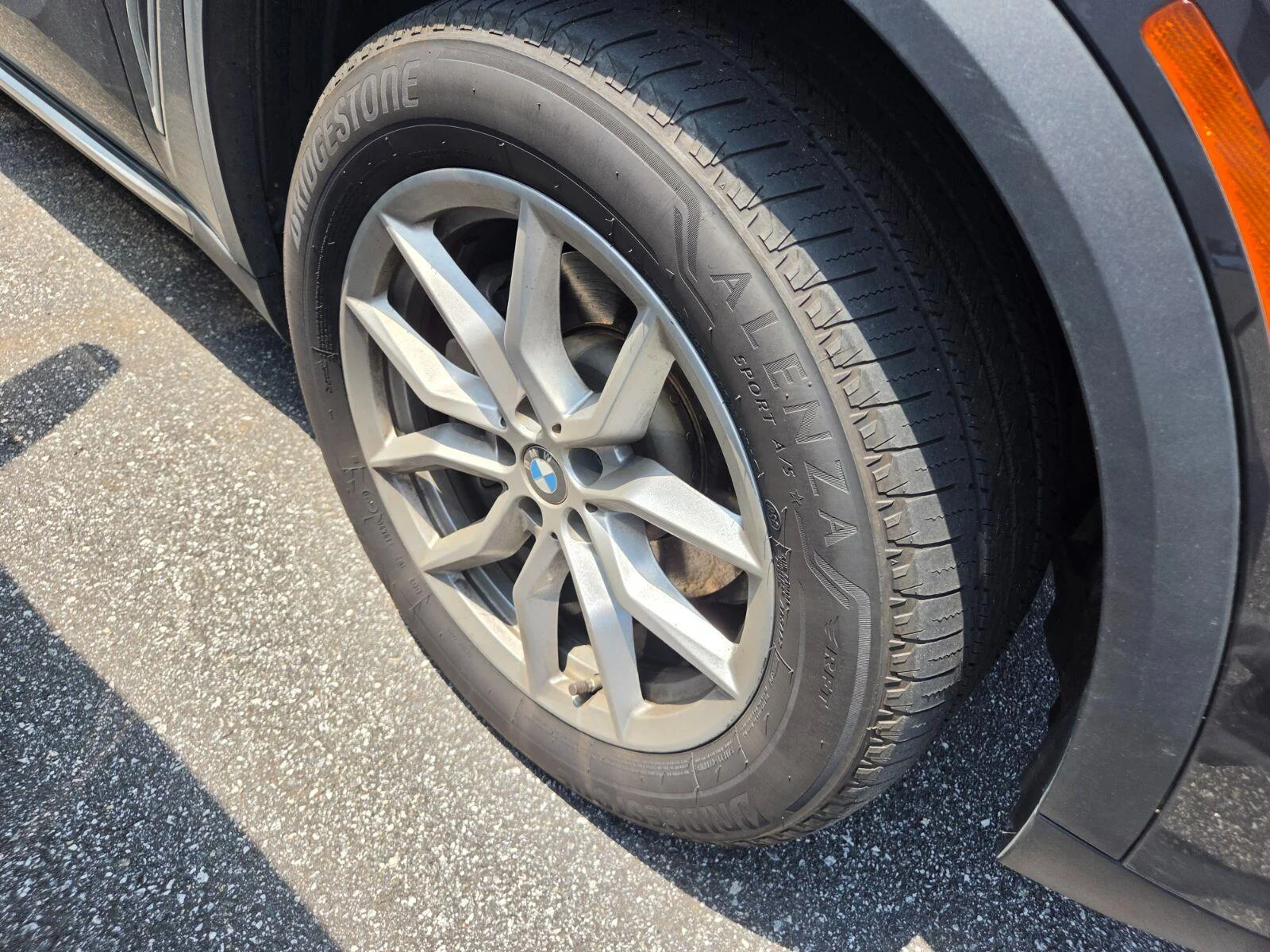 Used 2019 Grey BMW xDrive40i image 4