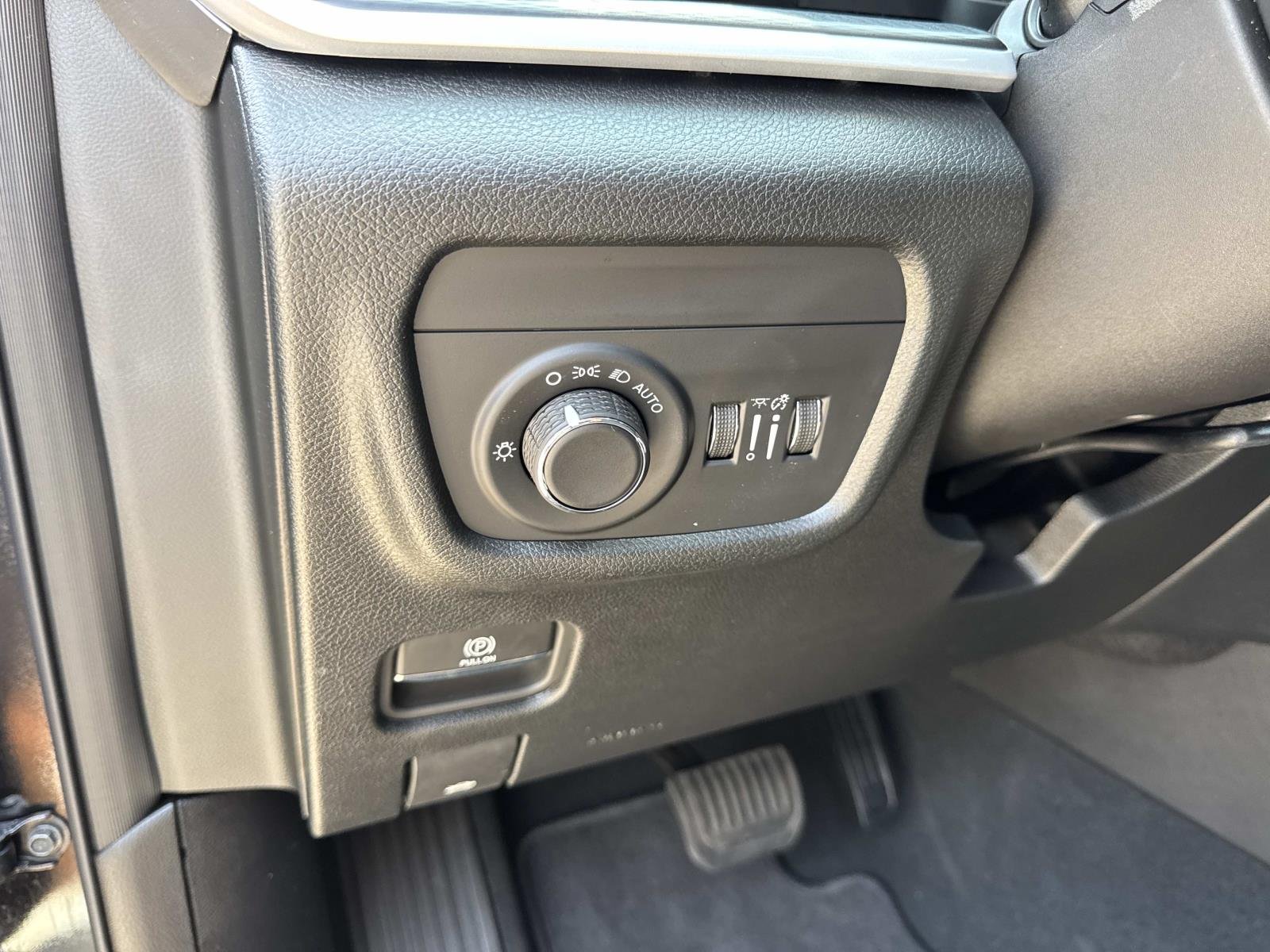 Used 2025 Black Jeep Laredo image 20