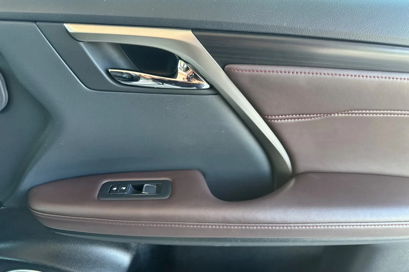 Used 2019 Eminent White Pearl Lexus  image 19