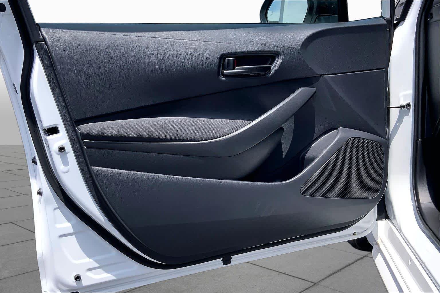 New 2026 Ice Cap Toyota LE image 10