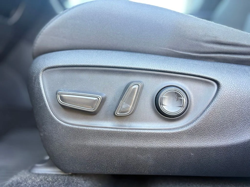 Used 2023  Toyota XLE image 25
