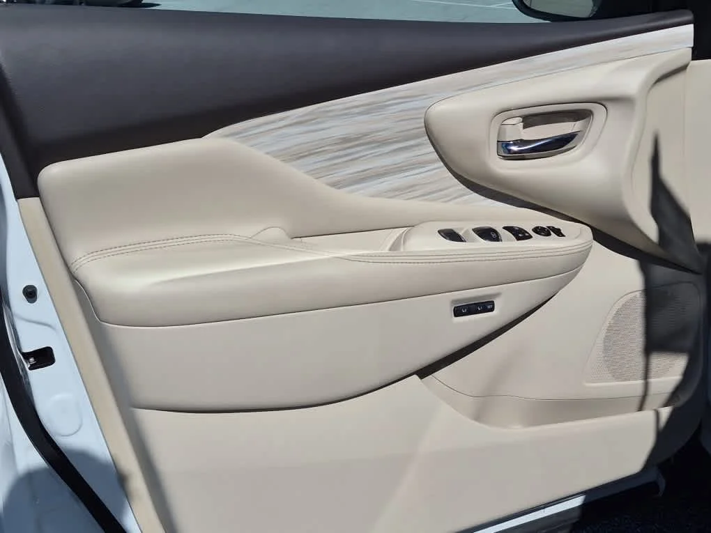 Used 2017 Pearl White Nissan SL image 9