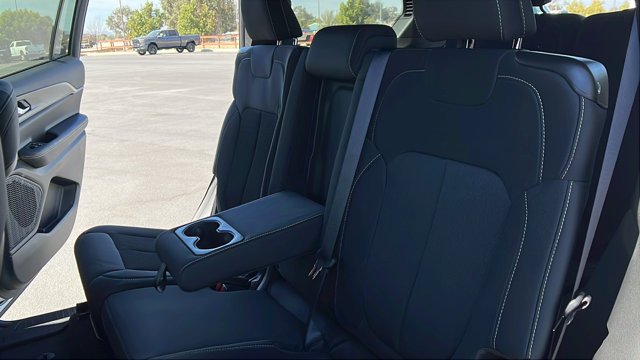 New 2026 Bright White Clear-Coat Exterior Paint Jeep Laredo image 19