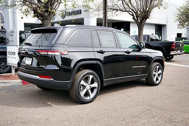 New 2026 Diamond Black Crystal Pearlcoat Jeep Limited image 9