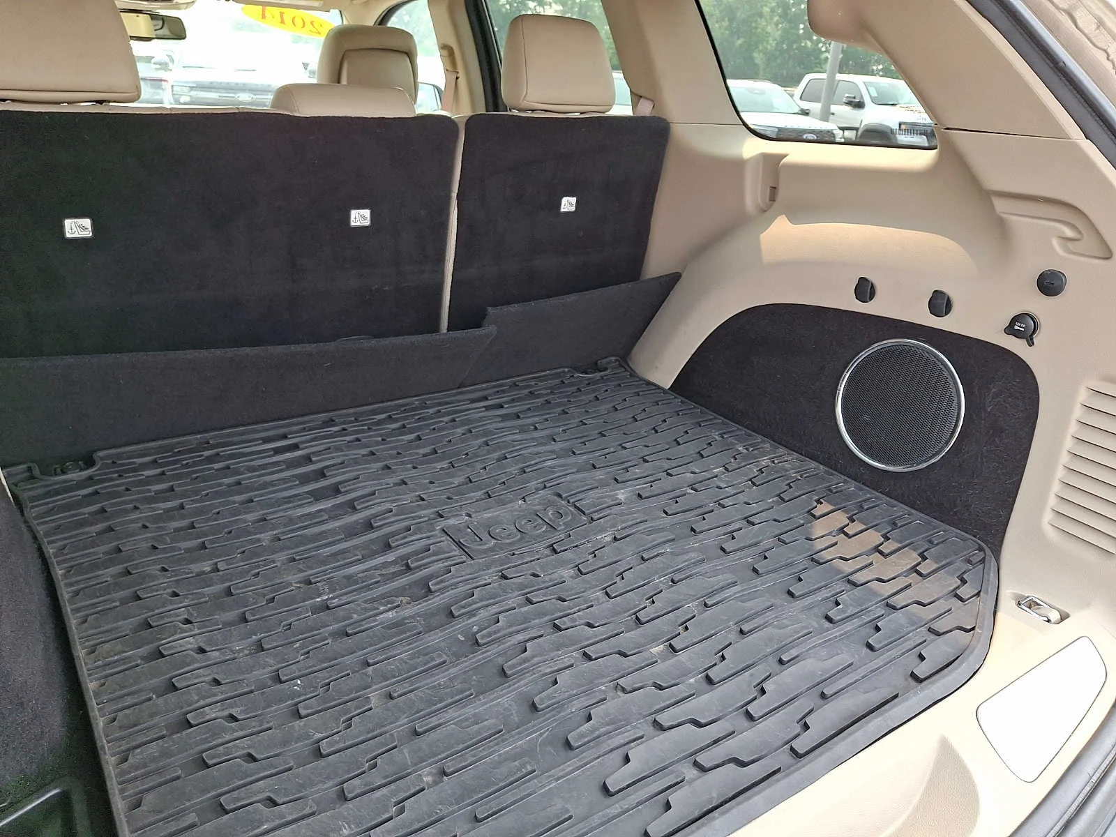 Used 2014 Cashmere Pearlcoat Jeep Limited image 30
