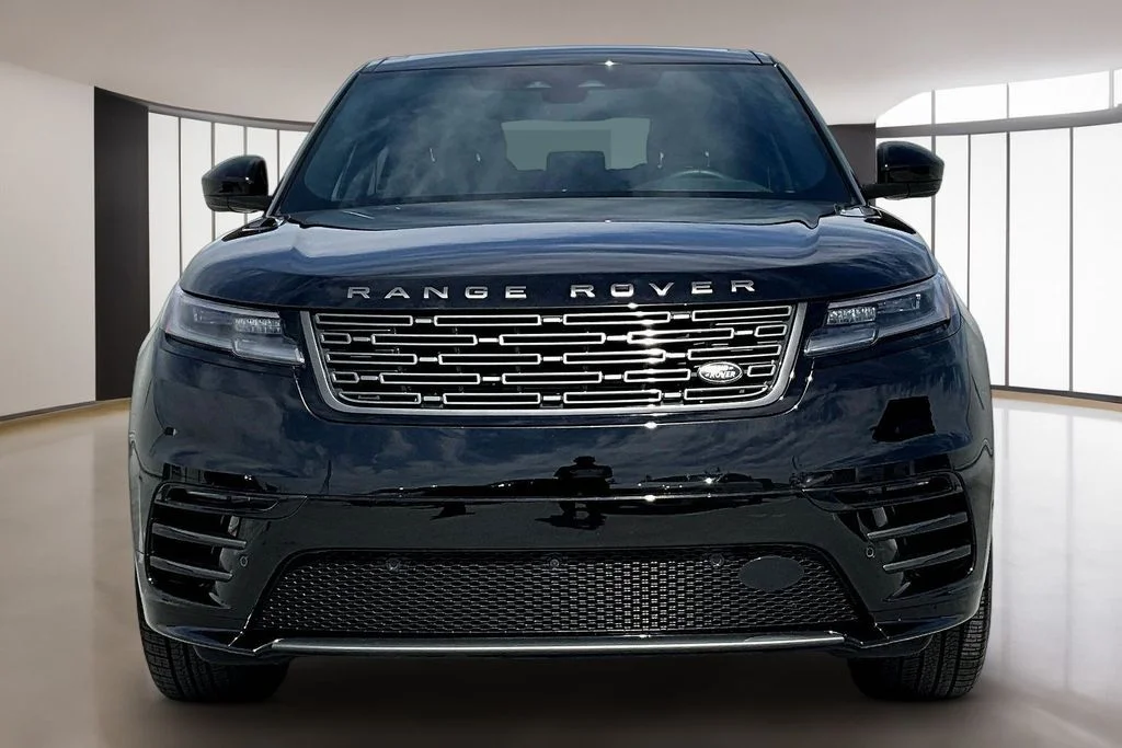 Used 2026  Land Rover Dynamic SE image 2