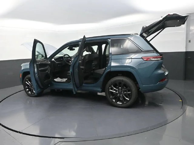 New 2026 Steel Blue Exterior Paint Jeep Limited Reserve image 32