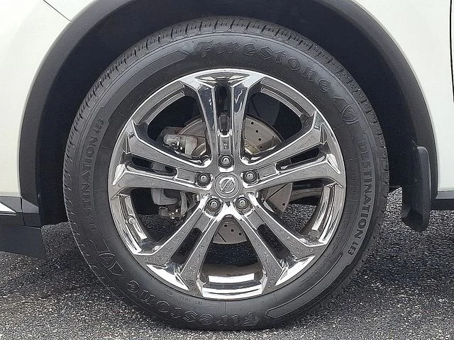 Used 2018 White Nissan Platinum image 8
