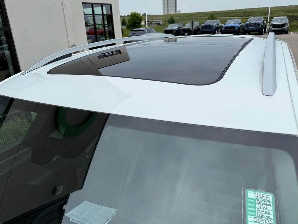 Used 2022 White Volkswagen SEL image 7