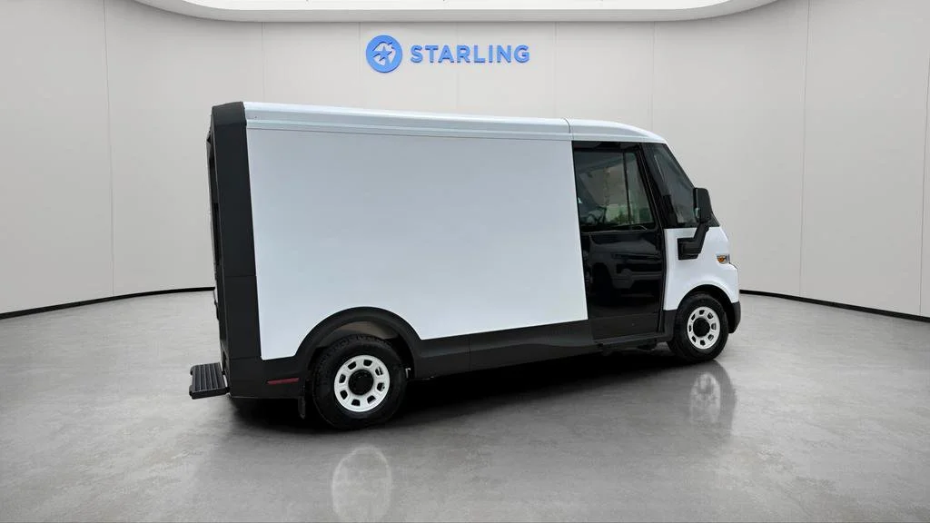 Used 2024 Oyster White BrightDrop EJY image 11