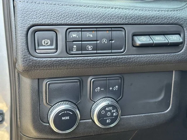Used 2024 Silver GMC Denali image 39