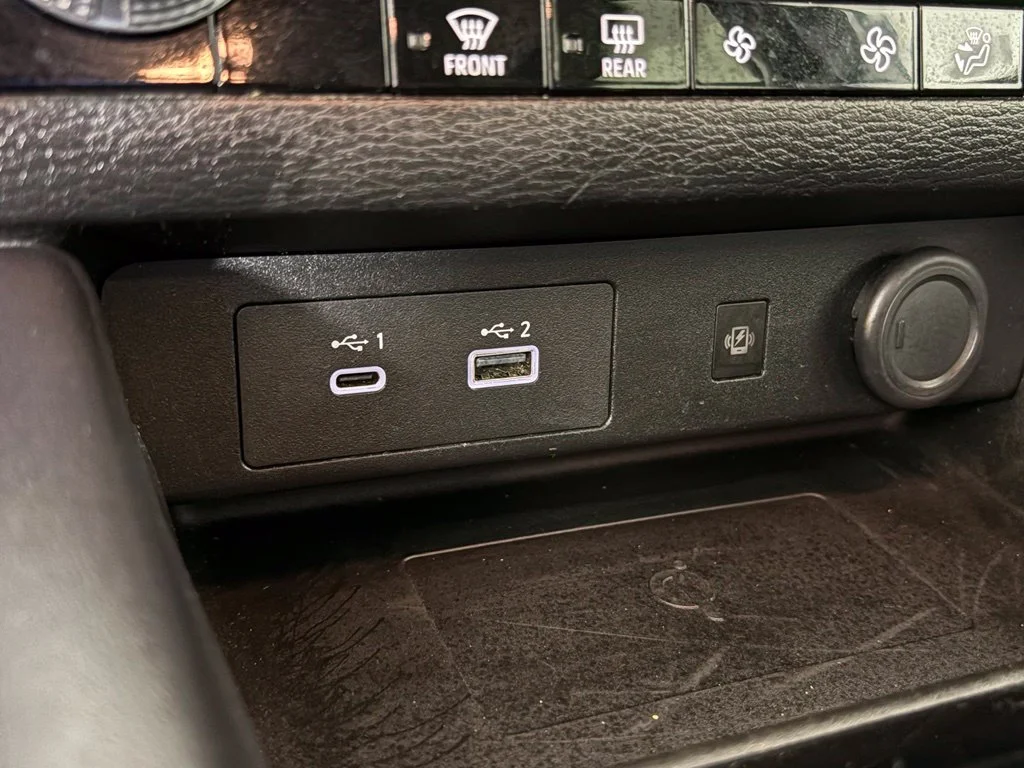 Used 2024 Silver Mitsubishi  image 28