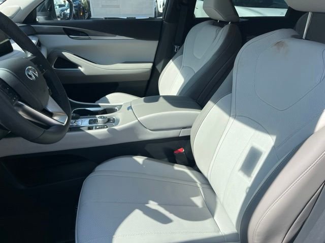 New 2027 White INFINITI Luxe AWD image 9