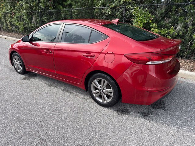 Used 2017 Red Hyundai SE image 3