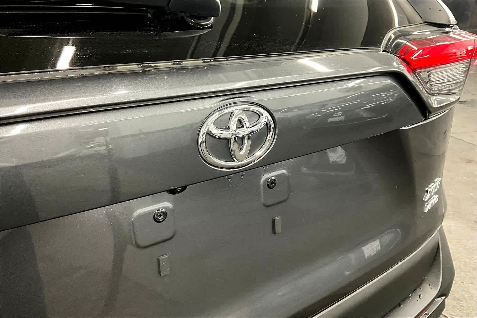 2023 Toyota RAV4 XLE - Photo 30
