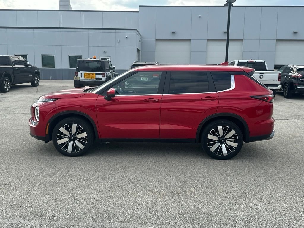 Used 2025 Red Mitsubishi SE image 7