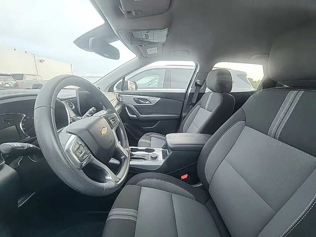 Used 2023 Summit White Chevrolet 2LT image 4