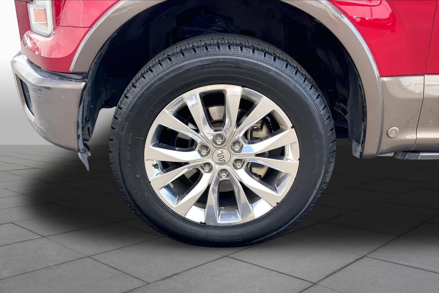 Used 2016 Ruby Red Metallic Clear Coat/Caribou Metallic Ford King Ranch image 11