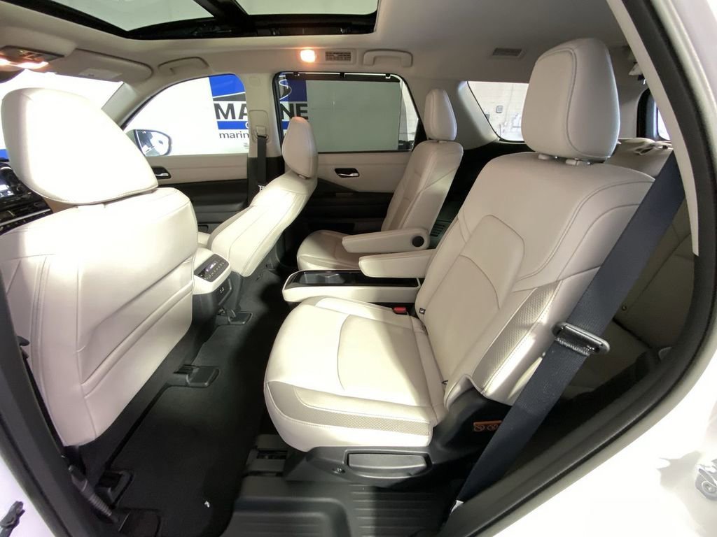 Used 2024 White Nissan SL image 32
