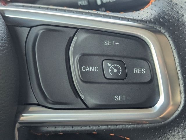 Used 2022 Black Clearcoat Jeep Mojave image 16