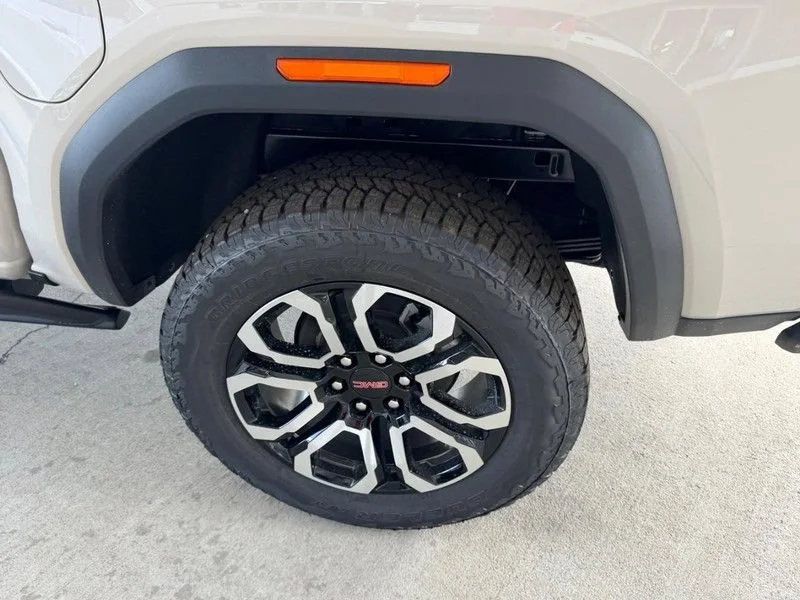 2026 GMC Canyon AT4 - Photo 6