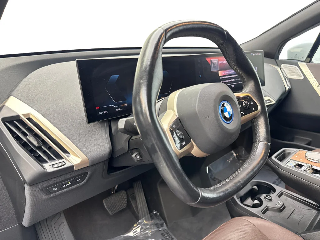 Used 2023 White BMW M60 image 51