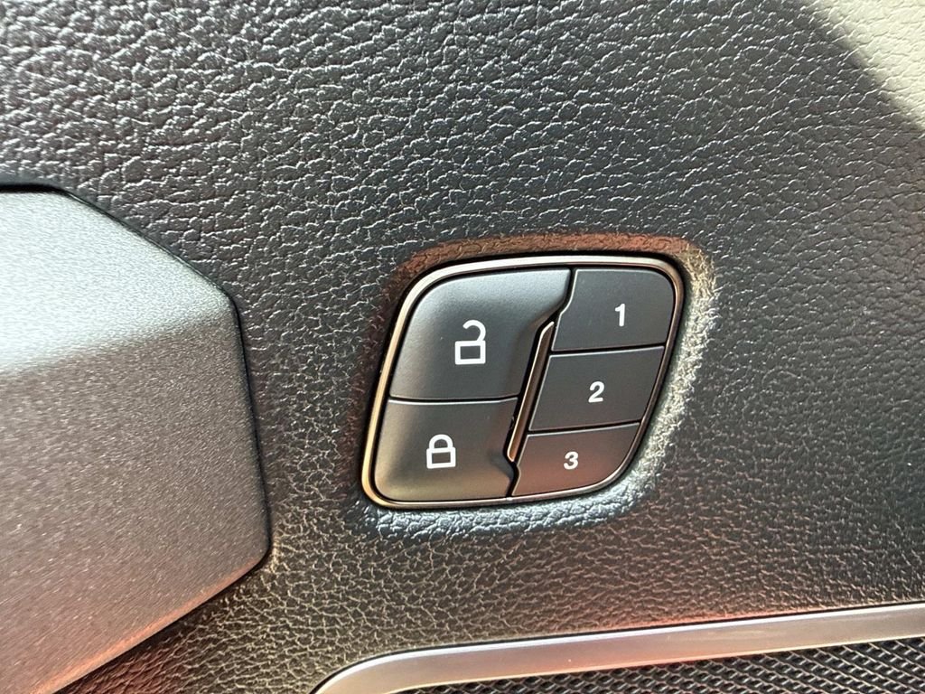 Used 2019  Ford Raptor image 26