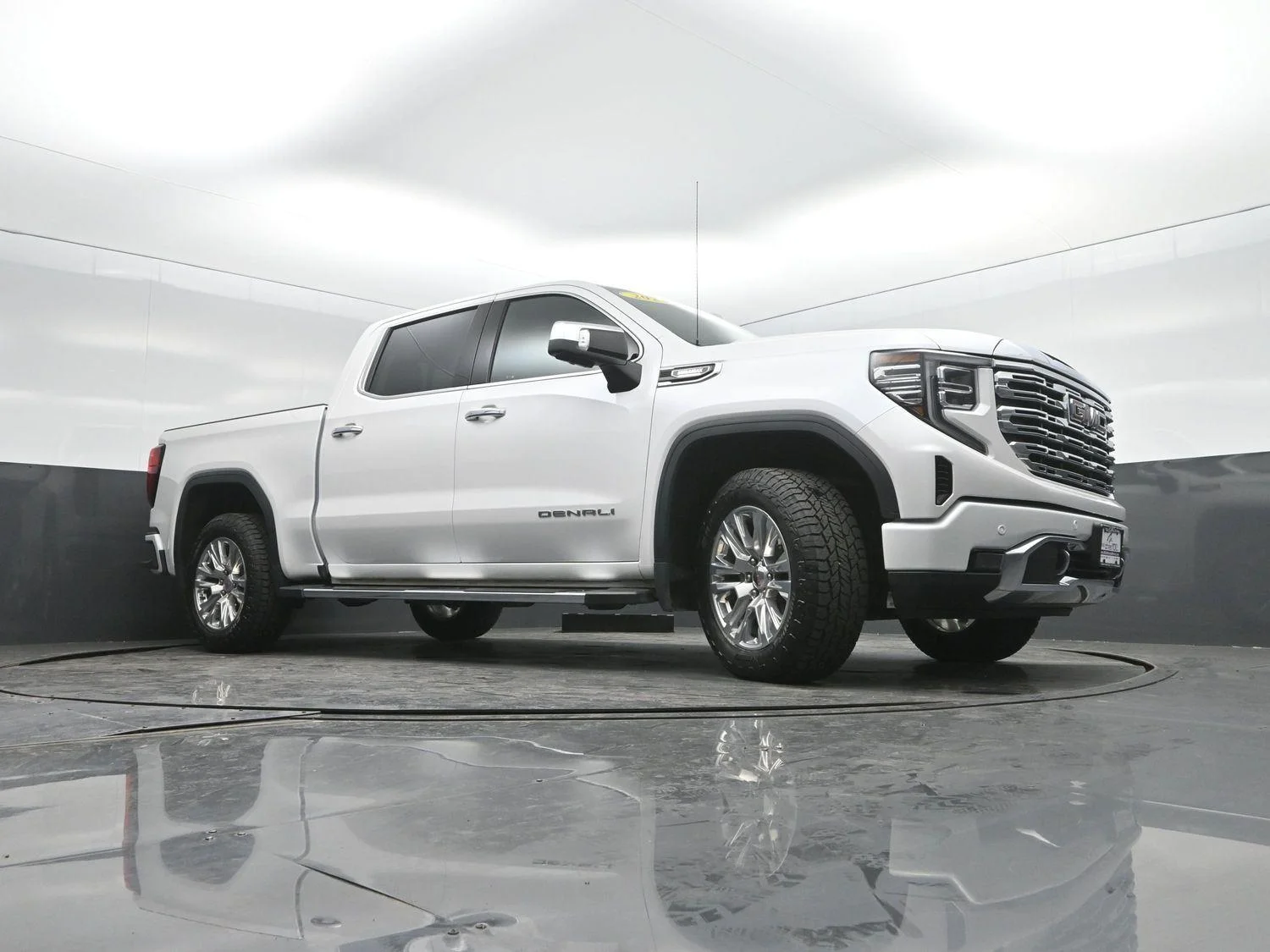 Used 2024 White Frost Tricoat GMC Denali image 41