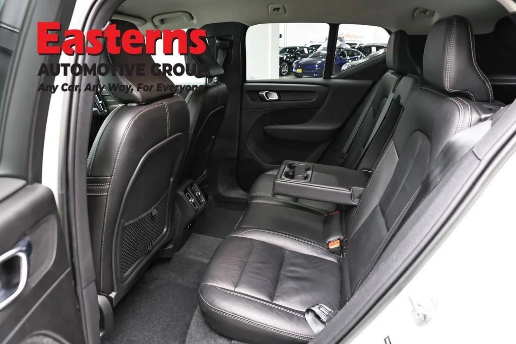 Used 2022 White Volvo Momentum image 22