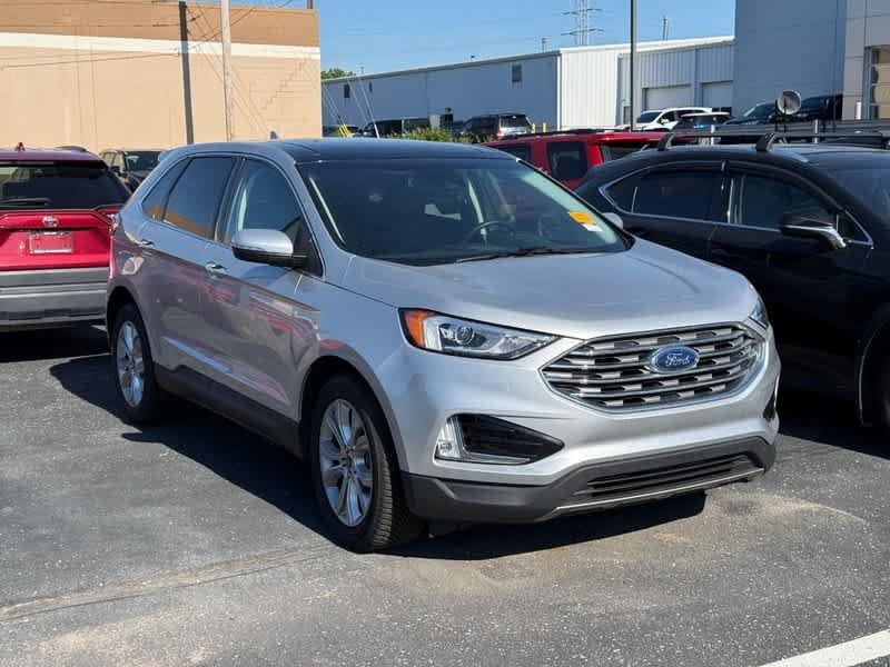 2019 Ford Edge Titanium's photo