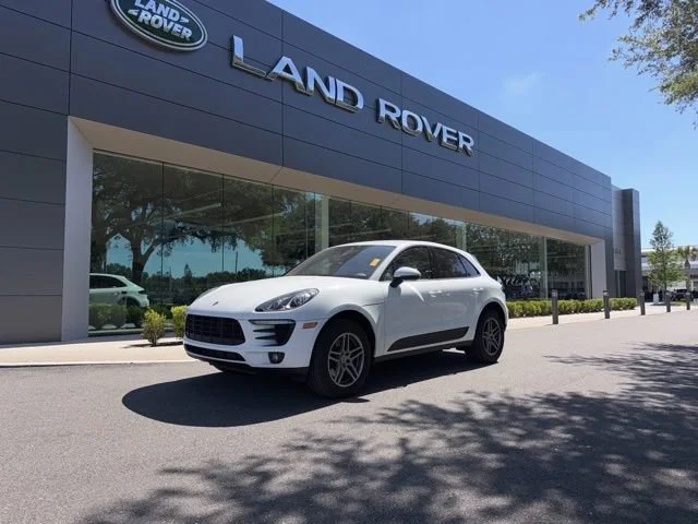 2018 Porsche Macan -'s photo
