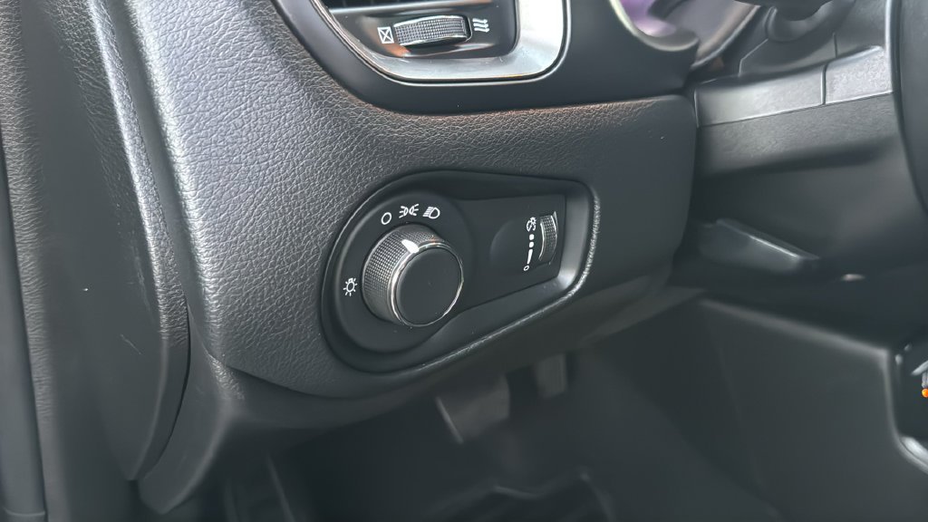 Used 2023 Black Jeep Latitude image 24