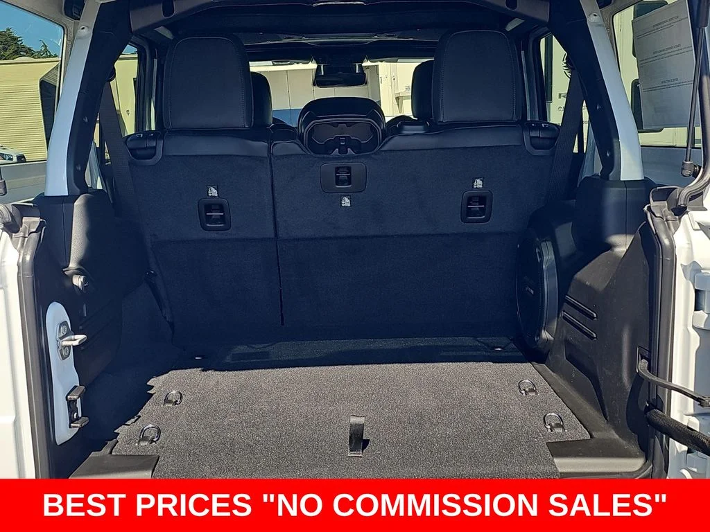 New 2026 Bright White Clear-Coat Exterior Paint Jeep Rubicon X image 12
