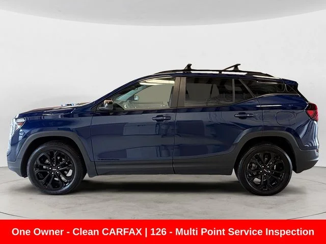Used 2022  GMC SLE image 2