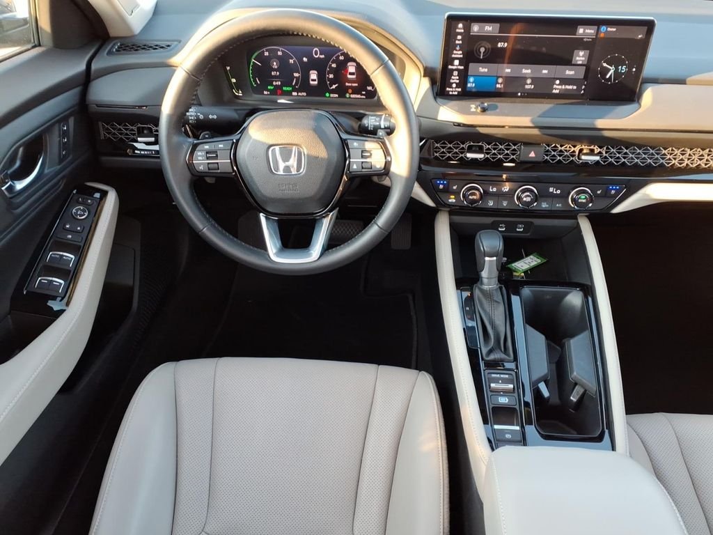Used 2023 Gold Honda Touring image 3