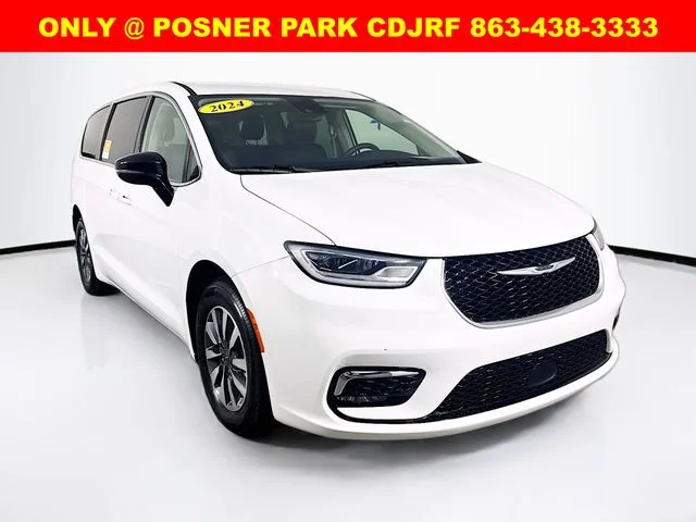 2024 Chrysler Pacifica Hybrid Select PHEV's photo