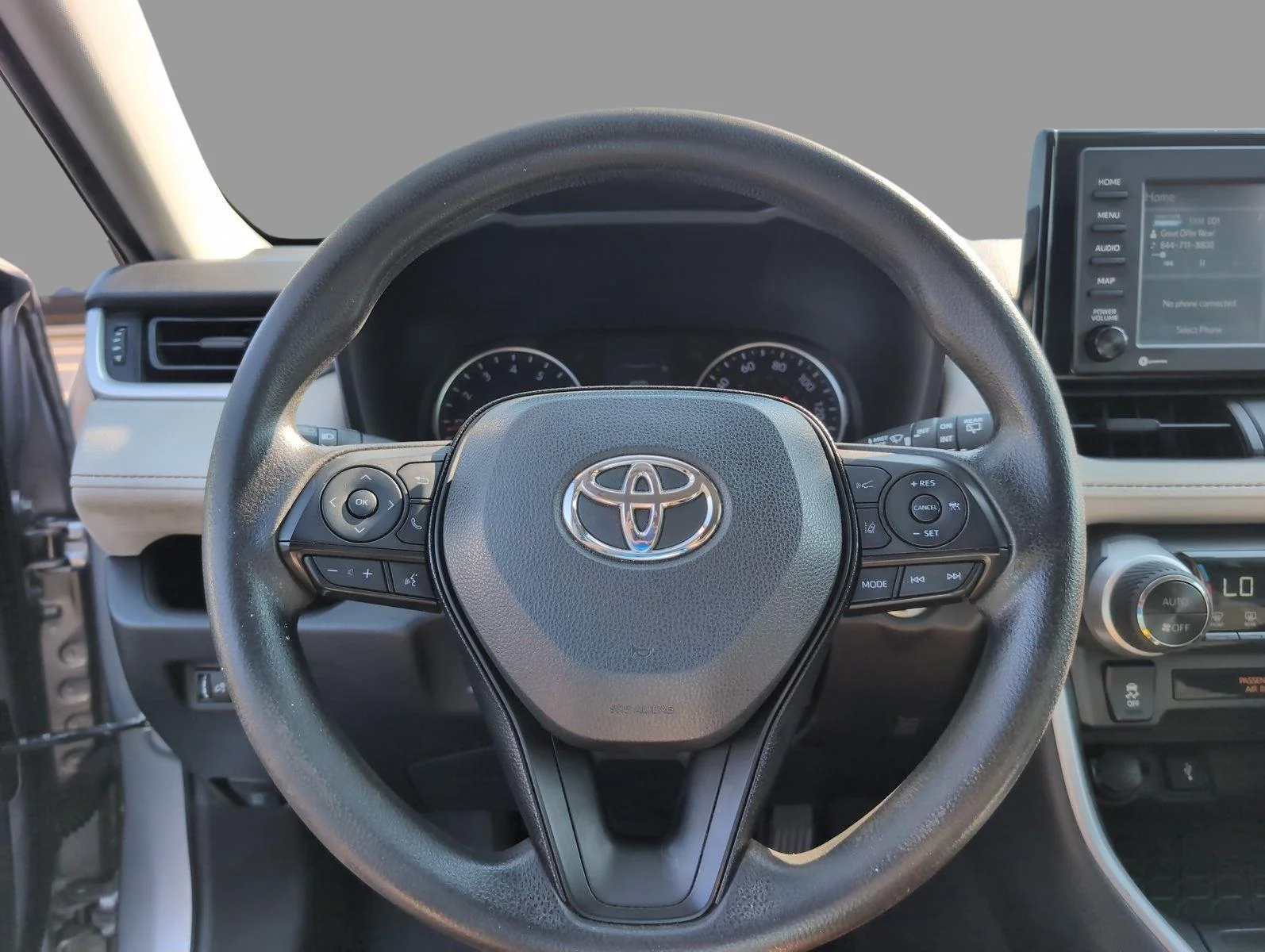 Used 2020 Silver Sky Metallic Toyota XLE image 29