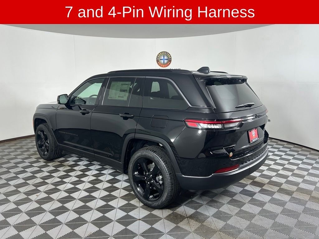 New 2026 Diamond Black Crystal Pearlcoat Jeep Limited image 18